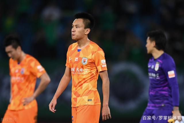 陈某因不当行为被遣返回国，面临开除决定